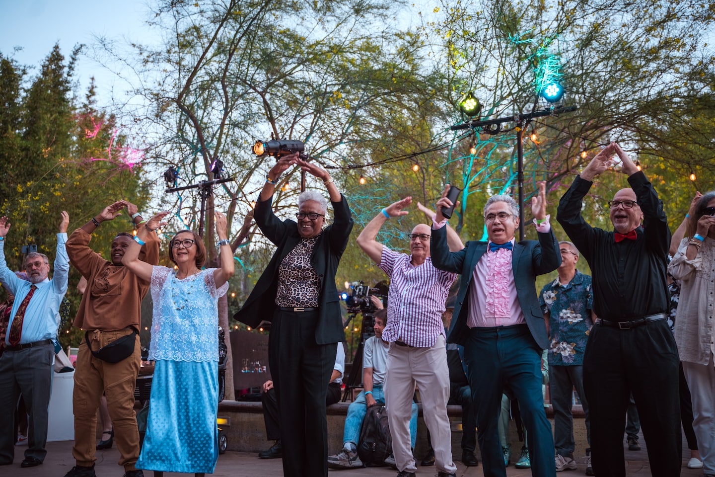 Le bal des aînés LGBTQ apporte de la joie, refait une danse redoutée il y a des décennies