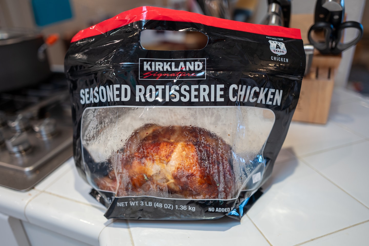 Le poulet rôti de Costco est désormais vendu en sac. C'est la panique.